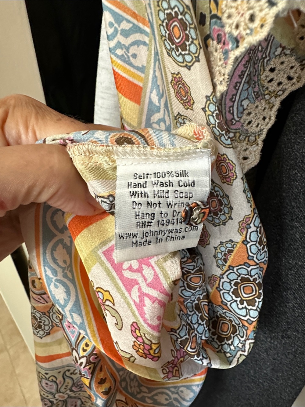 Johnny Was Multicolor silk tunic/blouse - Picture 6 of 6